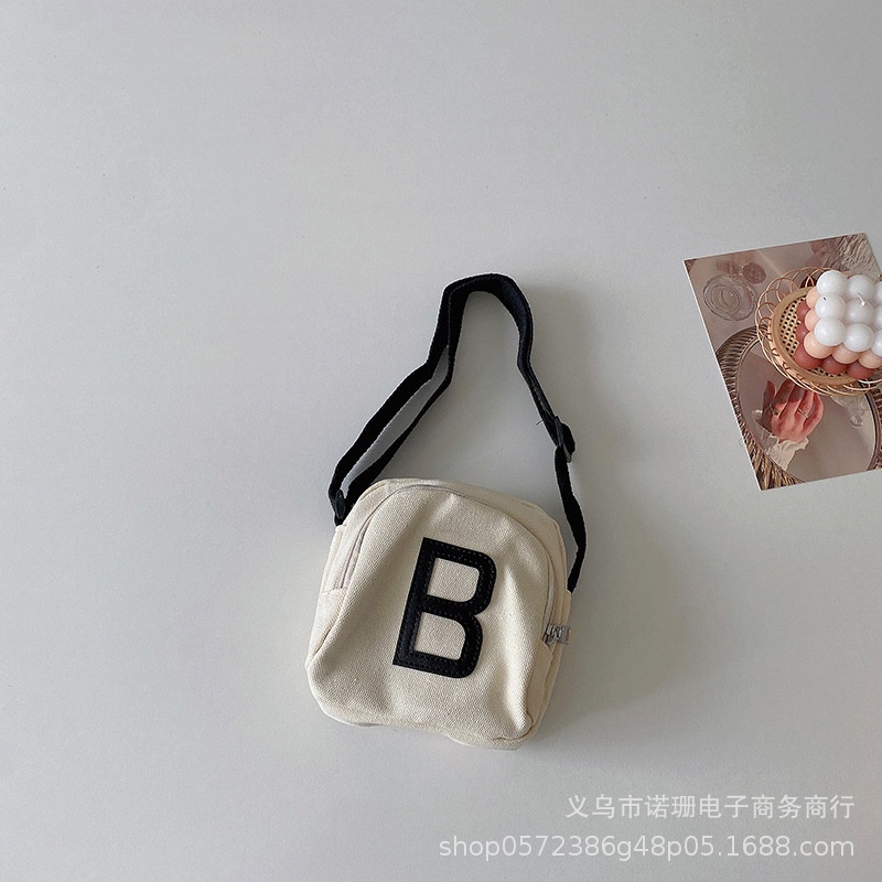 Túi đeo chéo chữ cái cho bé trai bé gái nổi bật  B70-21186