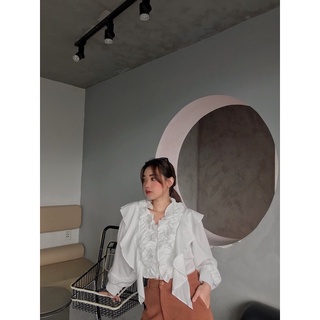 Áo Croptop trắng tay dài nhấn bèo