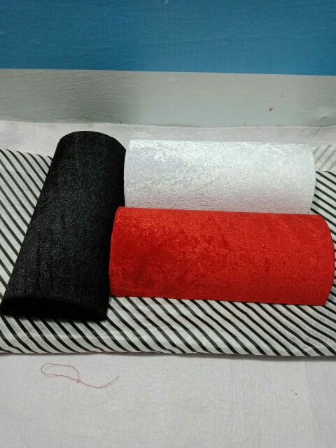 Gối nhung trưng bày vòng tay