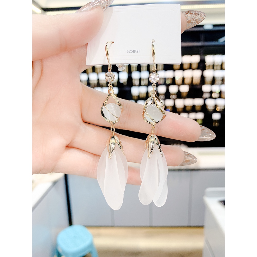 Đôi Khuyên Tai Hình Cánh Hoa Màu Trắng Đính Đá Opal Phong Cách Hàn Quốc