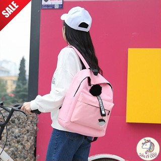 CẶP NỮ ĐƯỢC NHIỀU BẠN SĂN ĐÓN