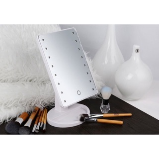 Gương trang điểm có đèn led cảm ứng