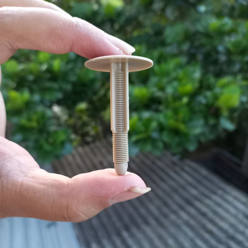 Bộ Nút Nhựa Trần Xe Ford Transit dài 5,1cm
