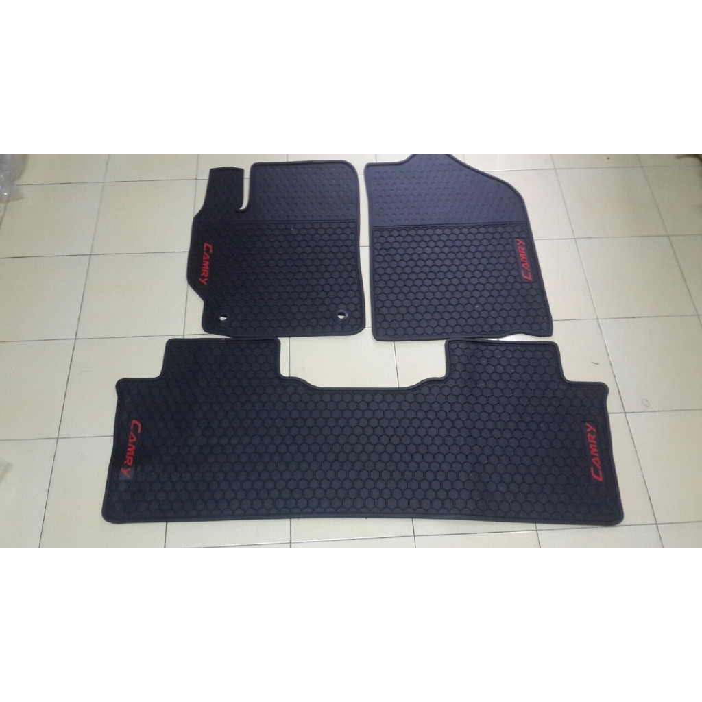 Thảm lót sàn cao su xe Toyota Camry, lót sàn xe Camry 2007- 2020, 2021, 2022, 2023 không mùi - MẪU TỔ ONG CHỮ ĐỎ XỊN