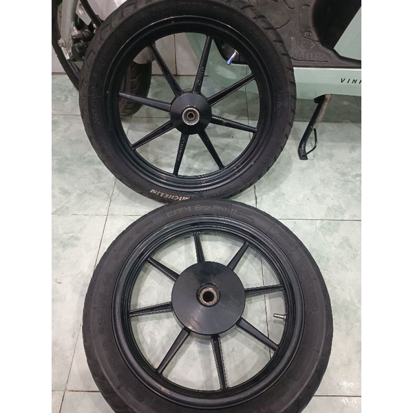 Mâm Vario RCB 8 Cây Đen Bóng luôn vỏ Michelin City Pro