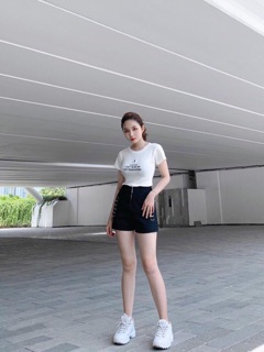 Áo thun croptop thêu hoa cúc