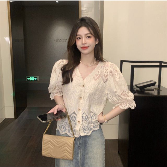 Áo sơ mi nữ ren tiểu thư tay ngắn cổ V kiểu cổ điển retro rộng rãi phong cách sang trọng - Lulu Fashion