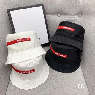 Mũ bucket prada 2 màu đen trắng