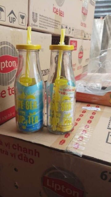 Chai thủy tinh Lipton nắp vặn có ống hút,