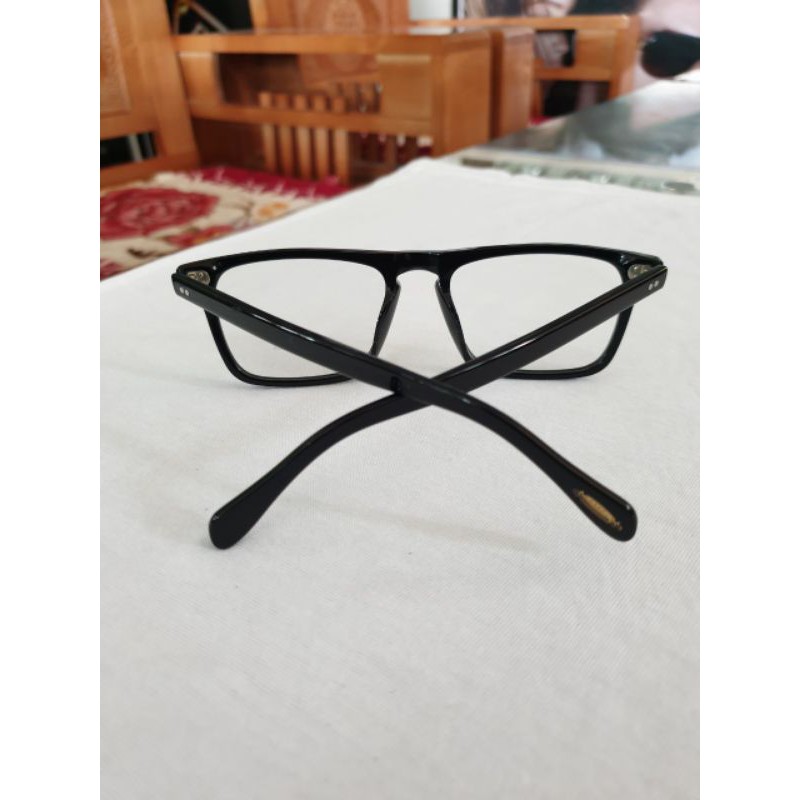 Gọng nhựa đúc OLIVER PEOPLES của Italy L