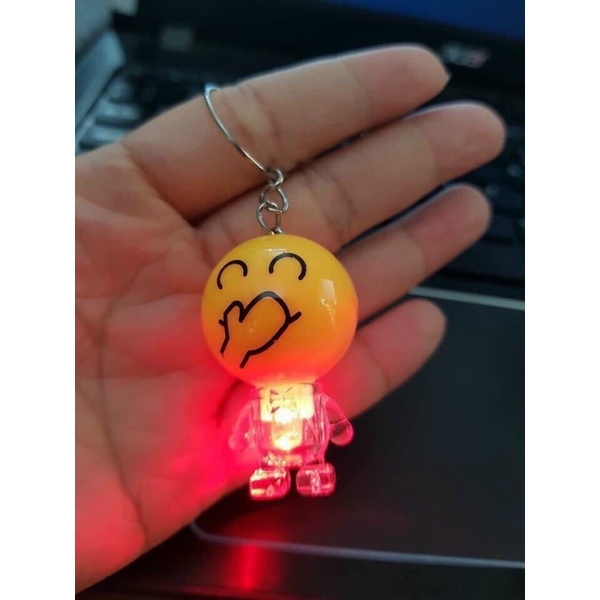 {HOT}Móc Khóa Mặt Cười Emoji Có Đèn Phát Sáng Độc Đáo