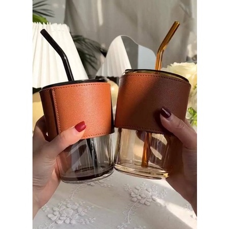 [QUÀ TẶNG MÓC DÁN TƯỜNG] Cốc Thủy Tinh Bọc Da Hổ Phách Dung Tích 450ML Cao Cấp Có Nắp Kèm Ống Hút Chịu Nhiệt