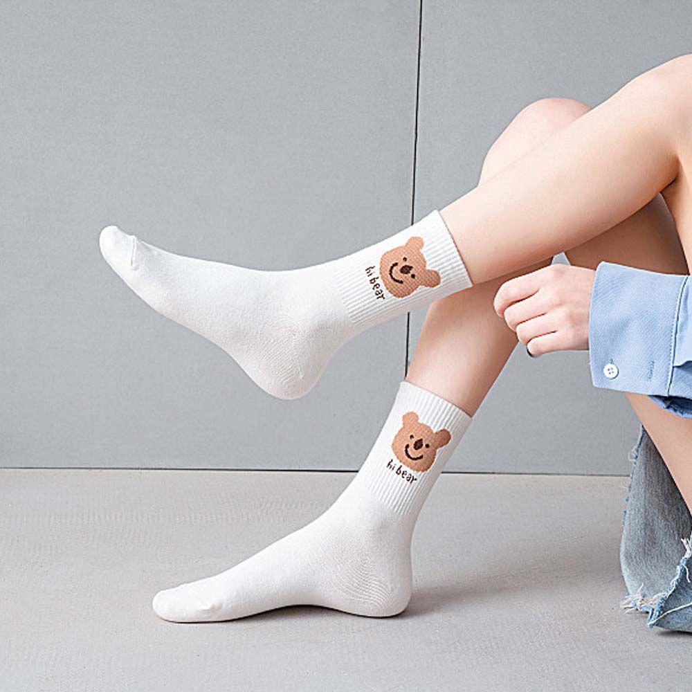 Đôi vớ họa tiết hoạt hình thời trang sành điệu cho nữ