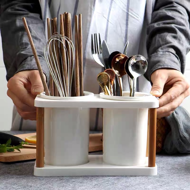 Bộ cốc sứ đựng đũa kèm khung thanh gỗ - Décor nhà Sò