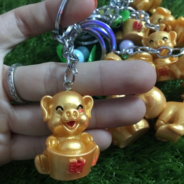 móc khoá heo ôm thỏi vàng