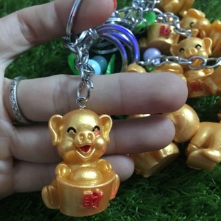 Móc khoá heo ôm thỏi vàng