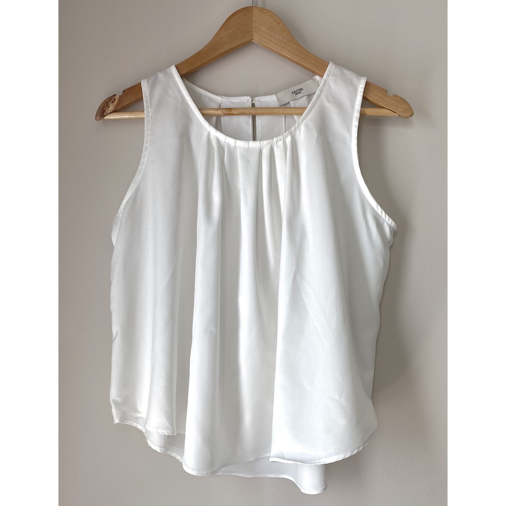 Sleeveless blouse- áo lụa cộc tay
