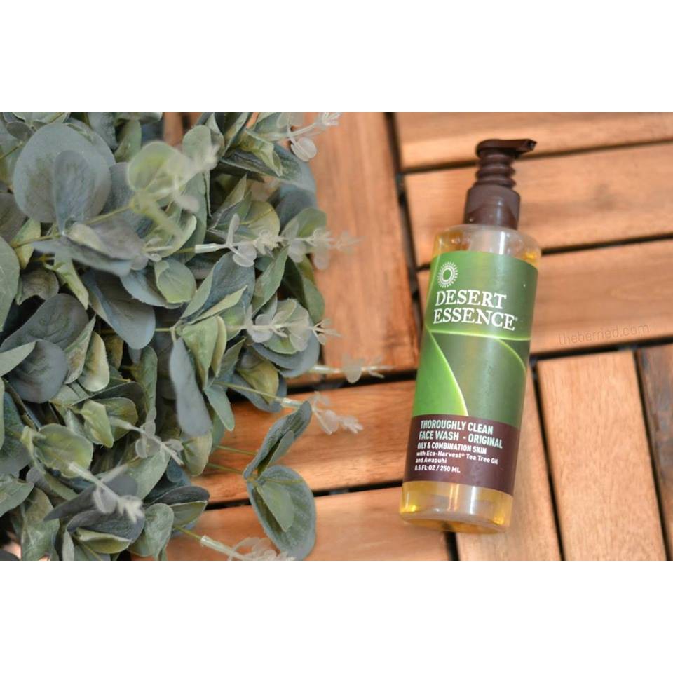 Sữa rửa mặt tràm trà Desert Essence.