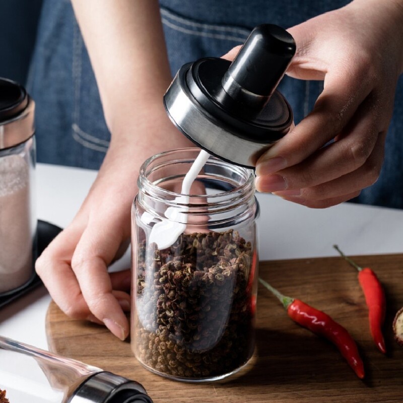Hũ đựng gia vị thuỷ tinh lọ gia vị kèm thìa trong suốt có nắp đậy màu đen ngăn bụi bẩn côn trùng có thể tháo rời vệ sinh