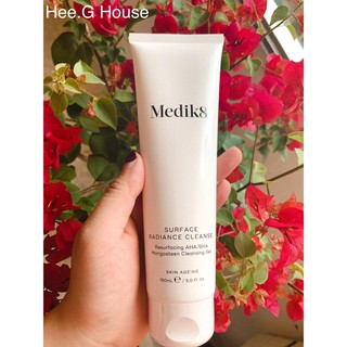 Sữa rửa mặt Medik8 chứa AHA BHA