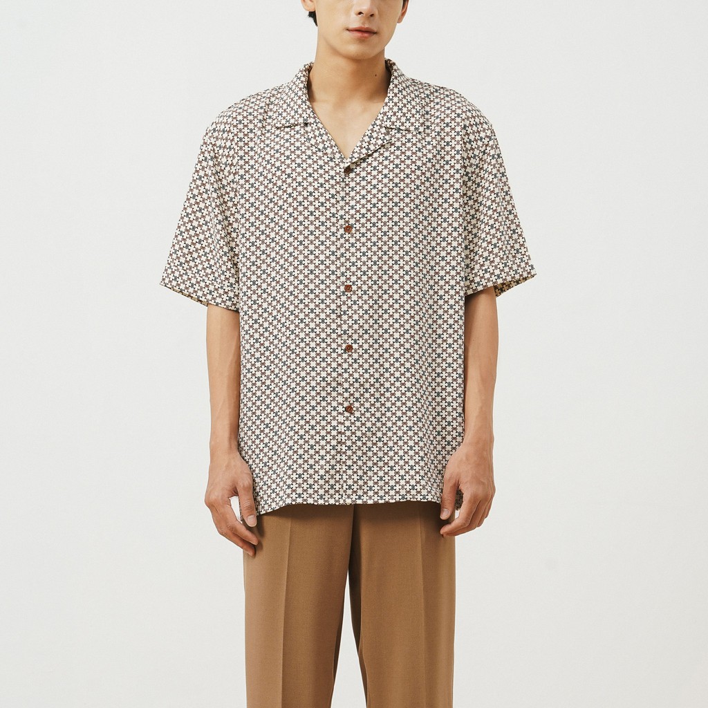 Áo Sơ Mi Cộc Tay Cổ Ve Nam Hoạ Tiết Cỏ Bốn Lá UNICUS Roman Shirt | BigBuy360 - bigbuy360.vn