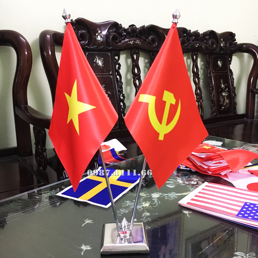 Cờ Để Bàn Việt Nam - Đảng  Đế Inox Kéo lên Xuông Được Dùng trong phòng làm việc
