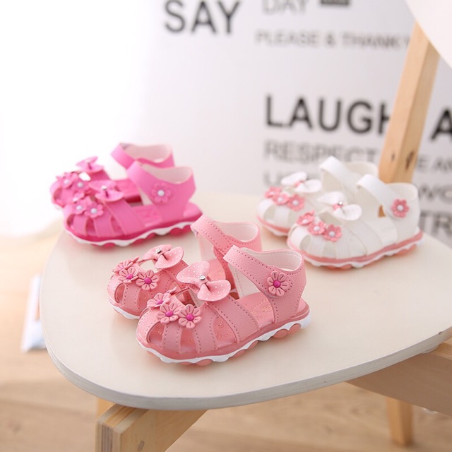 Sandal bé gái