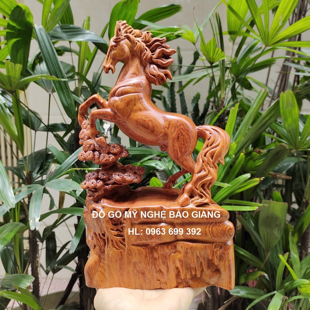 Tượng con ngựa gỗ hương cao 30 cm