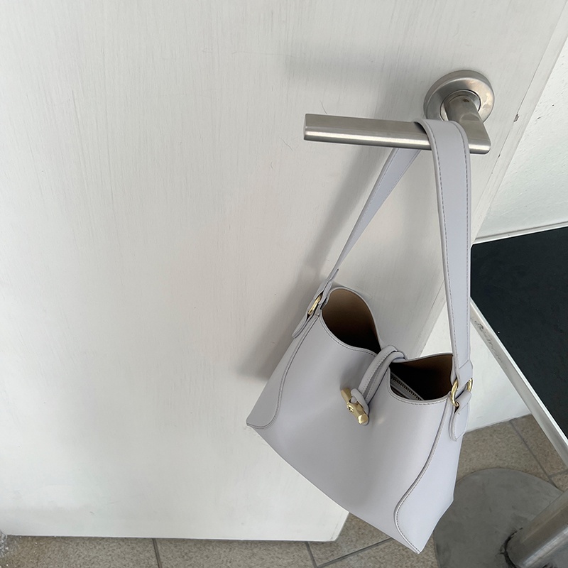 Túi đeo vai IELGY dây rút sức chứa lớn có khóa cài cho nữ