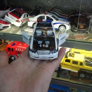 Xe cảnh sát mô hình  bằng  sắt 1:32