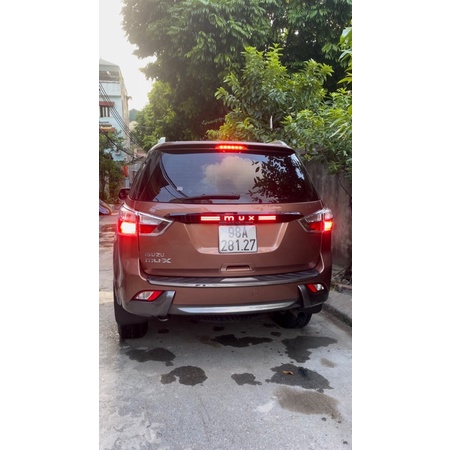 isuzu mux nẹp cốp có đèn led