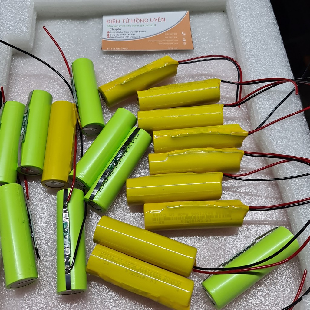 Pin 3,7V - 4.2V 2200mAH - 20A  Có mạch bảo vệ dùng cho loa, xe điều khiển... Pin Lithium 18650 1S 3.7V