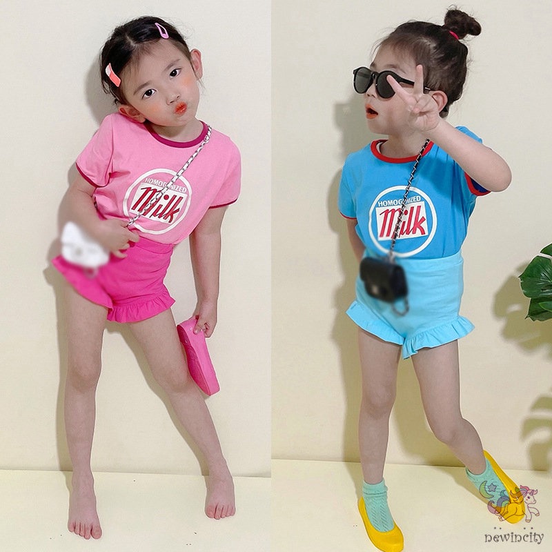 Set Áo Thun Tay Ngắn In Chữ + Quần Short Nhún Bèo Dễ Thương Cho Bé Gái