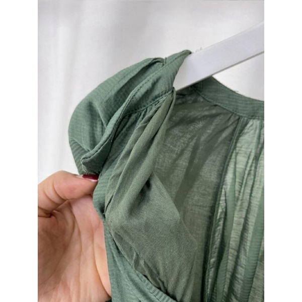 Váy voan tay bồng xanh olive MNG