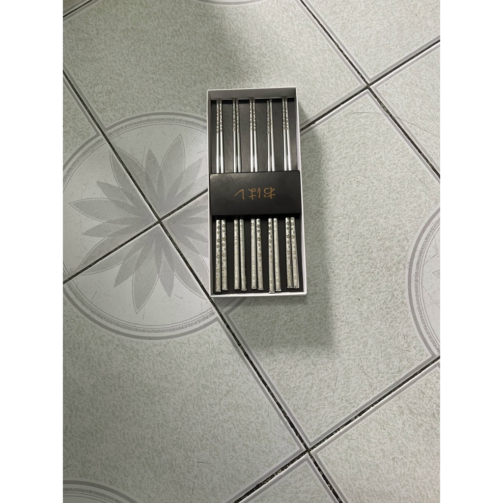 Chục đũa inox 304 Nhật cao cấp đầu vuông hoa văn Hcm