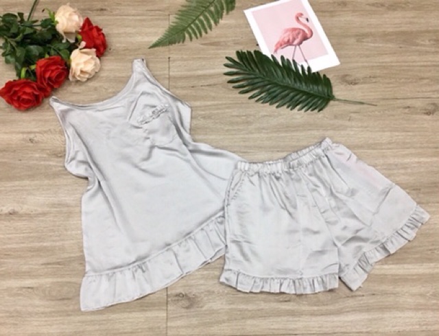 Bộ đồ lụa cao cấp bèo ngực | BigBuy360 - bigbuy360.vn