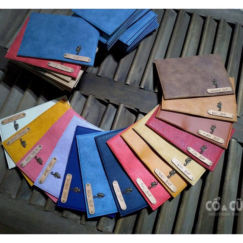 [Combo 2] Ví bao bọc vỏ passport khắc tên, gắn charm theo ý HANDMADE | BigBuy360 - bigbuy360.vn