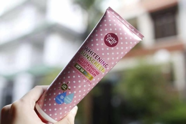 Kem Chống Nắng Trắng Da Dạng Hơi Sương Cathy Doll Whitening Sunscreen L-Glutathione Magic Cream SPF50 PA+++