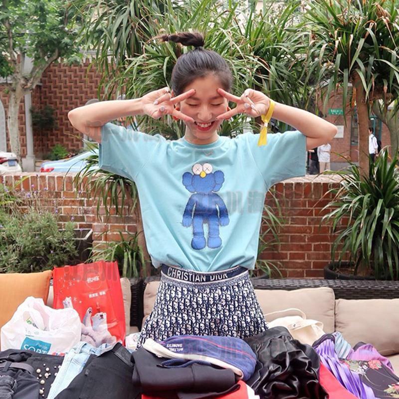 Áo thun tay ngắn hoạ tiết hoạt hình thiết kế đơn giản