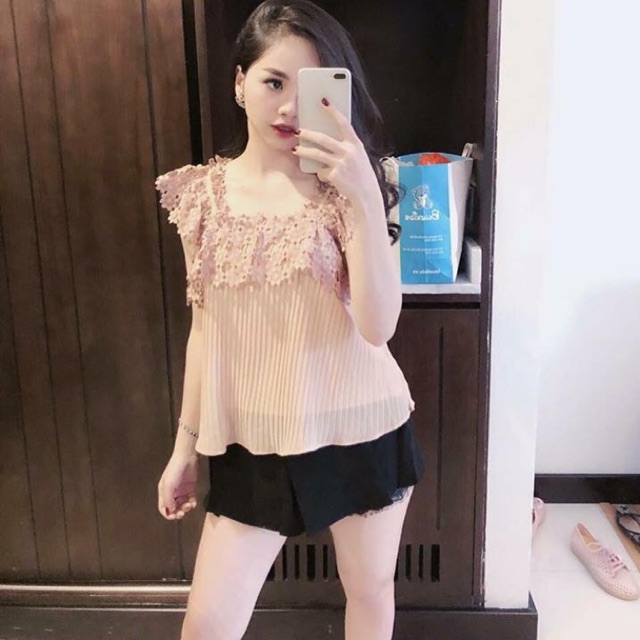 Áo xếp ly pha ren