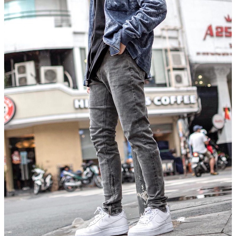 Quần jean nam xám trơn có zip Q1, form slim ôm vừa, chất jean co giãn thoải mái kể cả khi vận động
