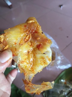 Bánh tráng sate ủ lá chuối