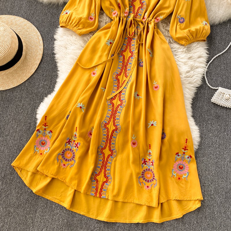 VÁY BOHO DÁNG XÒE CỔ V THÊU HOA