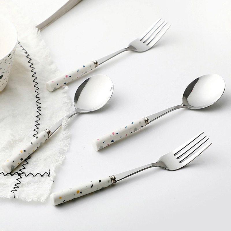 Bộ Muỗng Nĩa Bằng Thép Không Gỉ Với Tay Cầm Sứ Phong Cách Bắc Âu