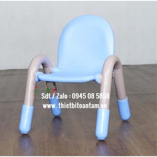 Ghế nhựa có tay vịn cho bé 2 đến 5 tuổi