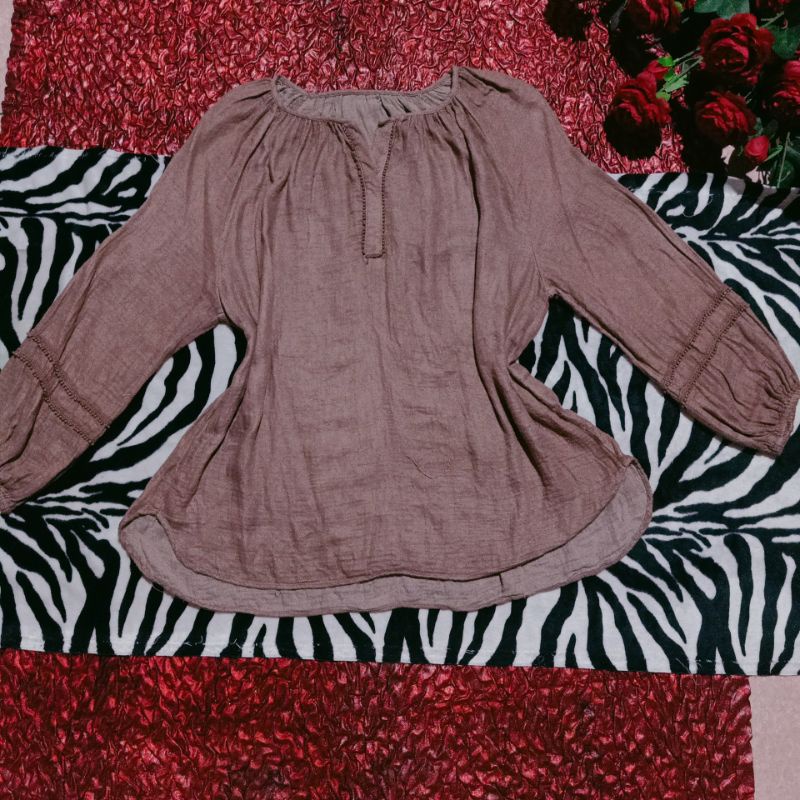 Áo nâu tây tay bồng xinh hàng secondhand Korea freesize
