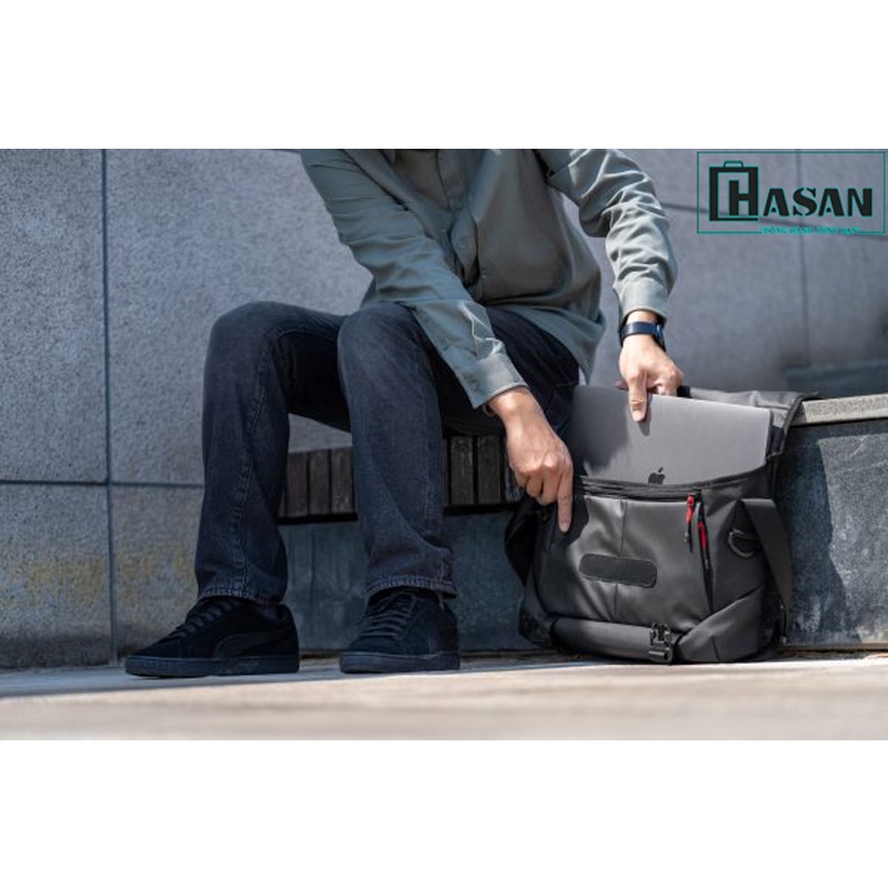 Túi đeo chéo chính hãng TOMTOC (USA) Premium Messenger Bag Commuting &amp; Travel - H52-E02 cho MacBook Pro 16 inch