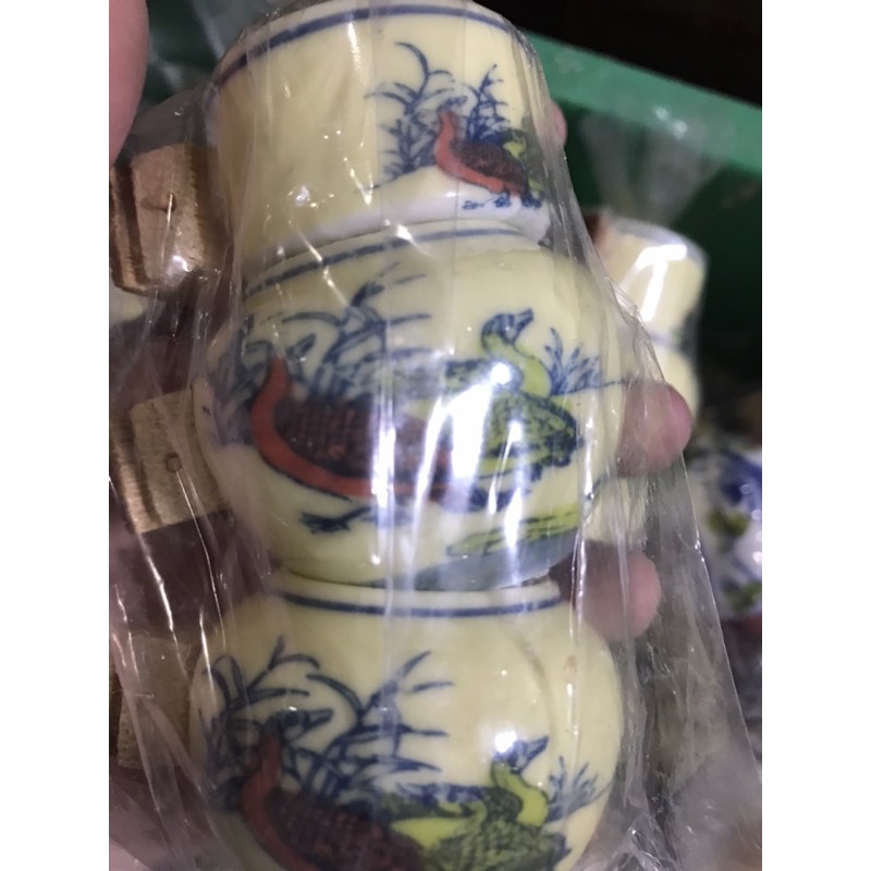 Cóng sứ chào mào, quai chạm