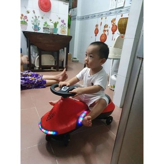 Xe lắc có nhạc, đèn