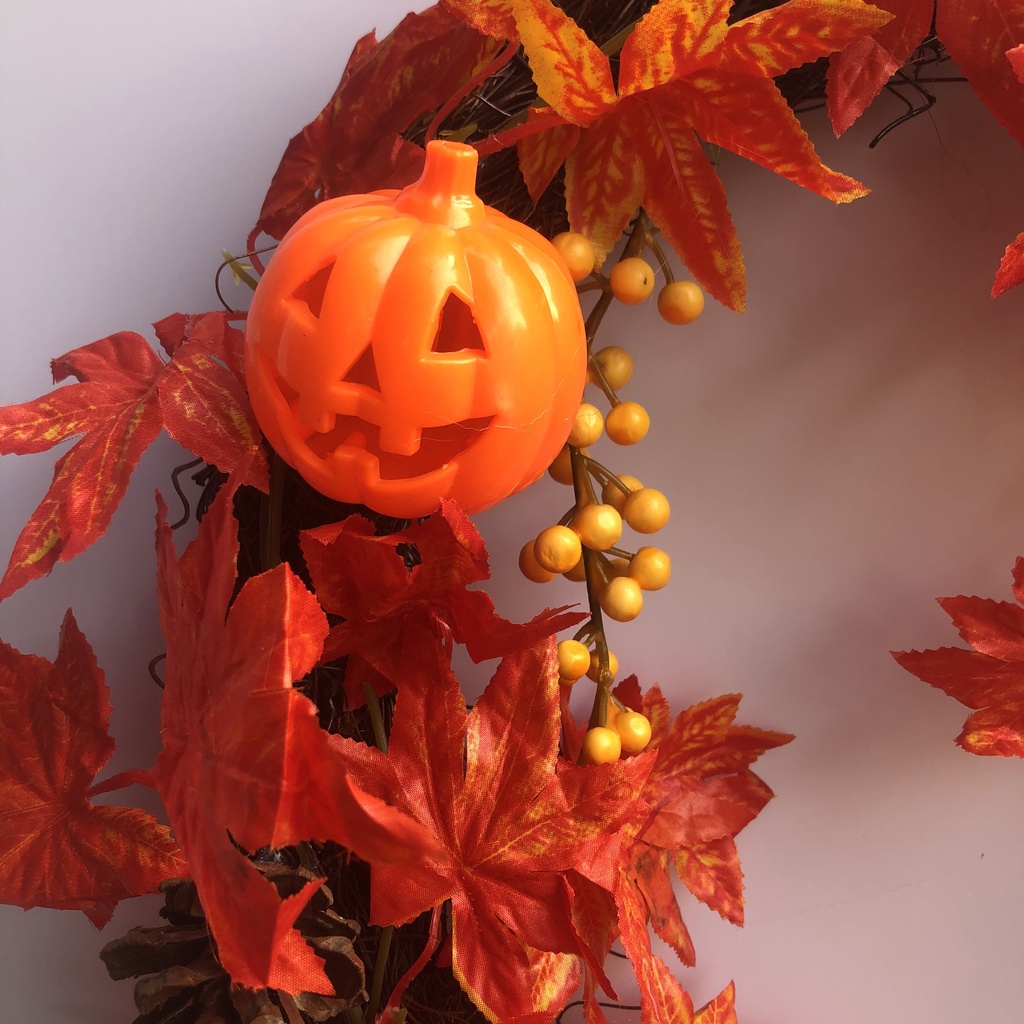 Vòng nguyệt quế treo cửa trang trí Halloween đường kính 40cm với lá phong và bí ngô mẫu MN01